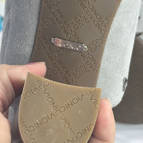 (E2) Vionic Perk Women's Kaia Light Grey Suede Peep Toe Platform Heel, Size 9 - Picture 11 of 15